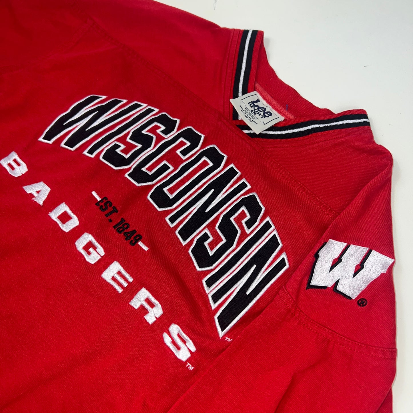 Vintage Wisconsin Badgers sweatshirt Lee Sports - Large VNeck