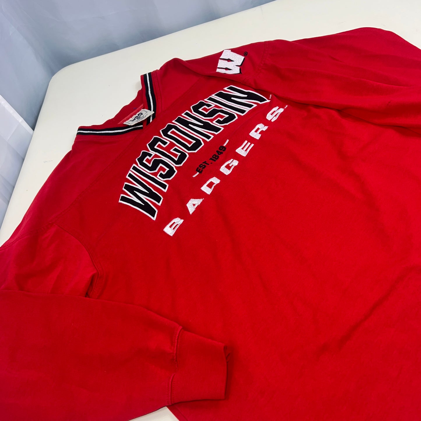 Vintage Wisconsin Badgers sweatshirt Lee Sports - Large VNeck