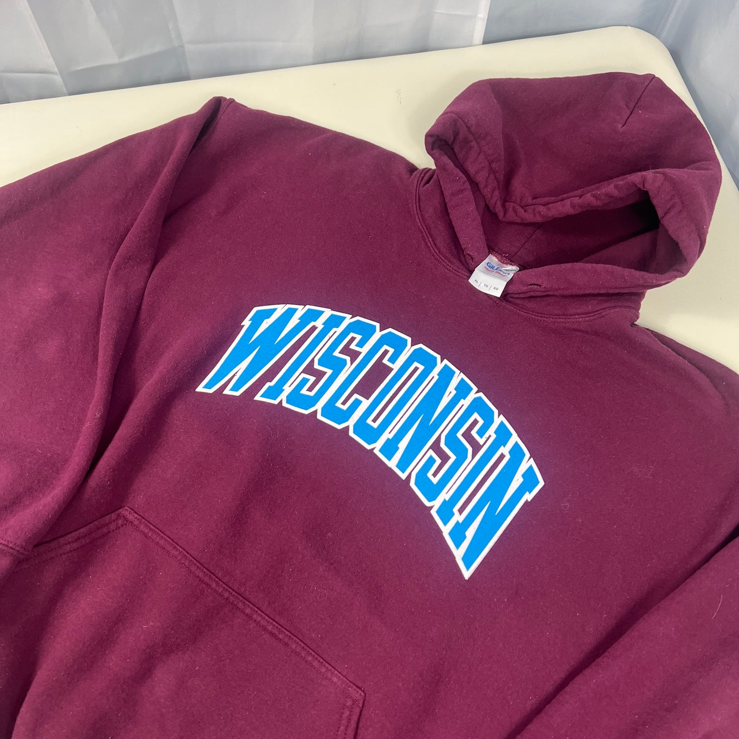 Retro Wisconsin Badgers Hoodie - XL - Gildan Alternate Colorway