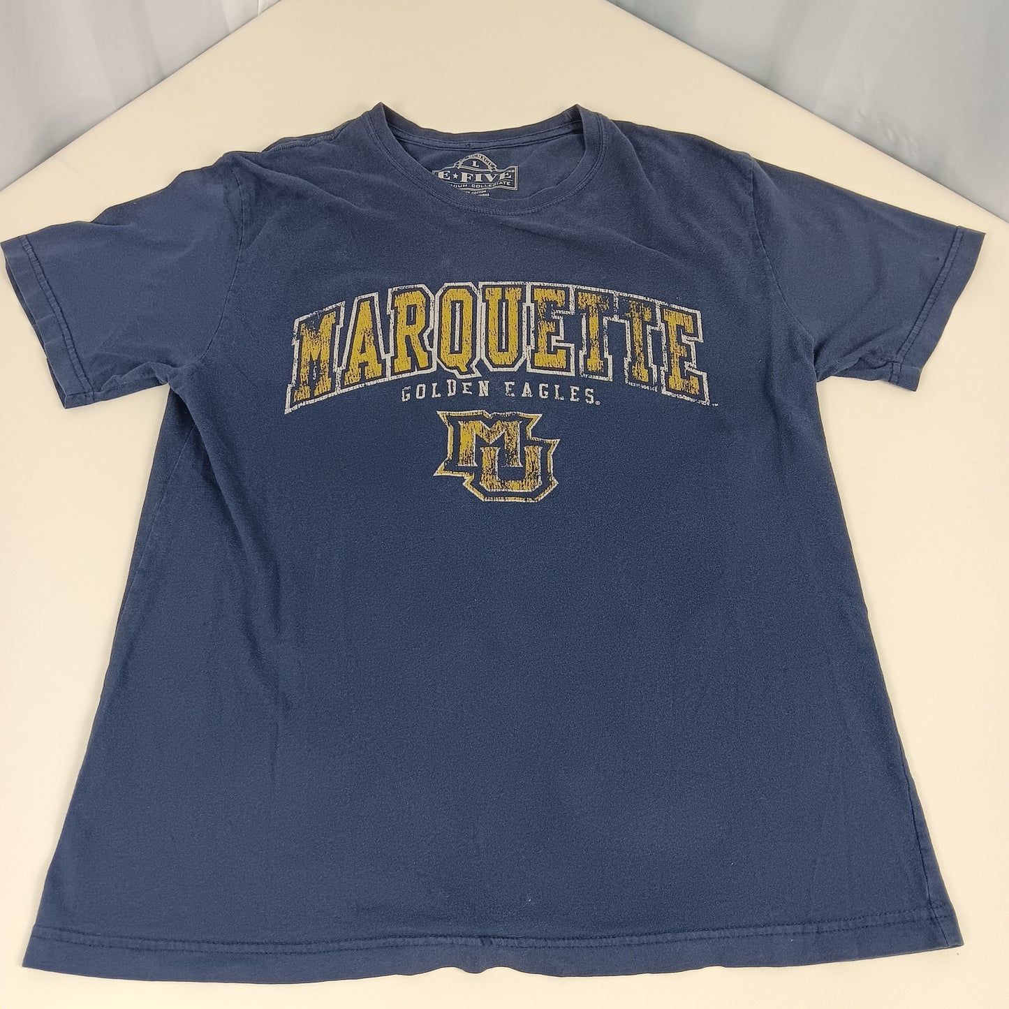 Marquette University Golden Eagles T-Shirt - Large