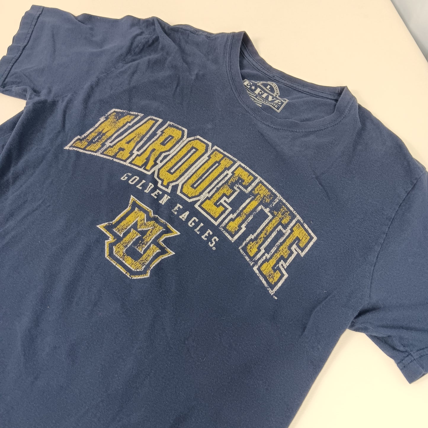 Marquette University Golden Eagles T-Shirt - Large