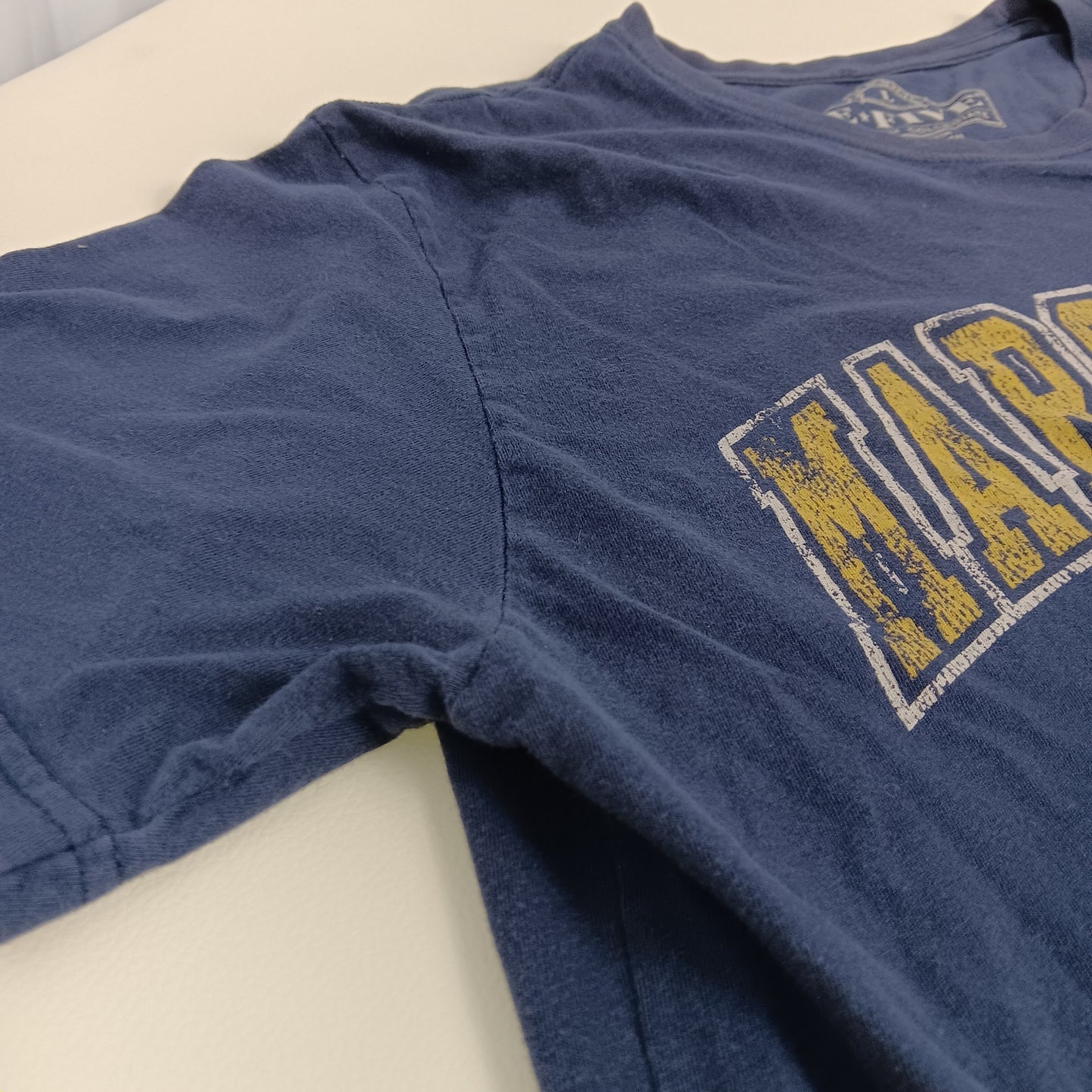 Marquette University Golden Eagles T-Shirt - Large