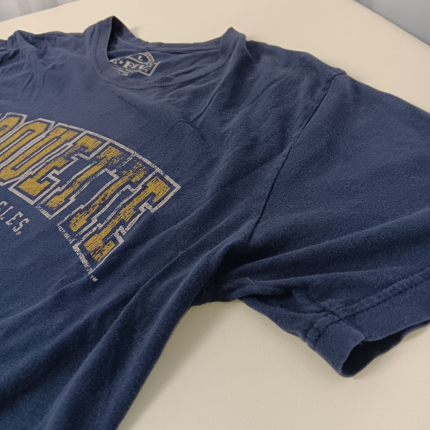 Marquette University Golden Eagles T-Shirt - Large