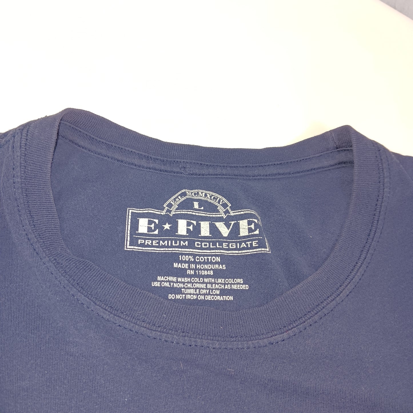 Marquette University Golden Eagles T-Shirt - Large
