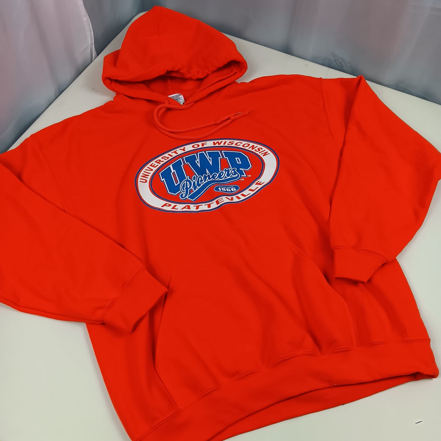 UW Platteville Pioneers Retro Hoodie - Large - Gildan
