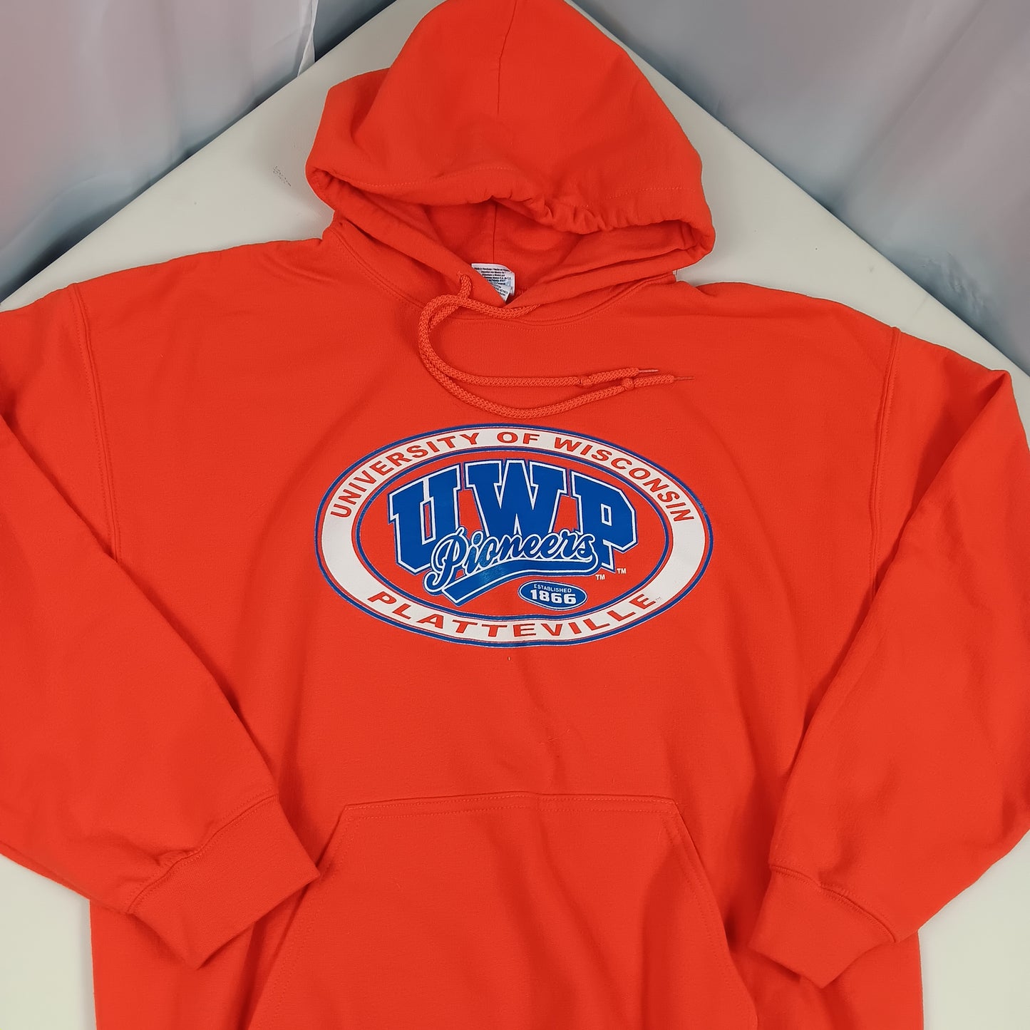 UW Platteville Pioneers Retro Hoodie - Large - Gildan