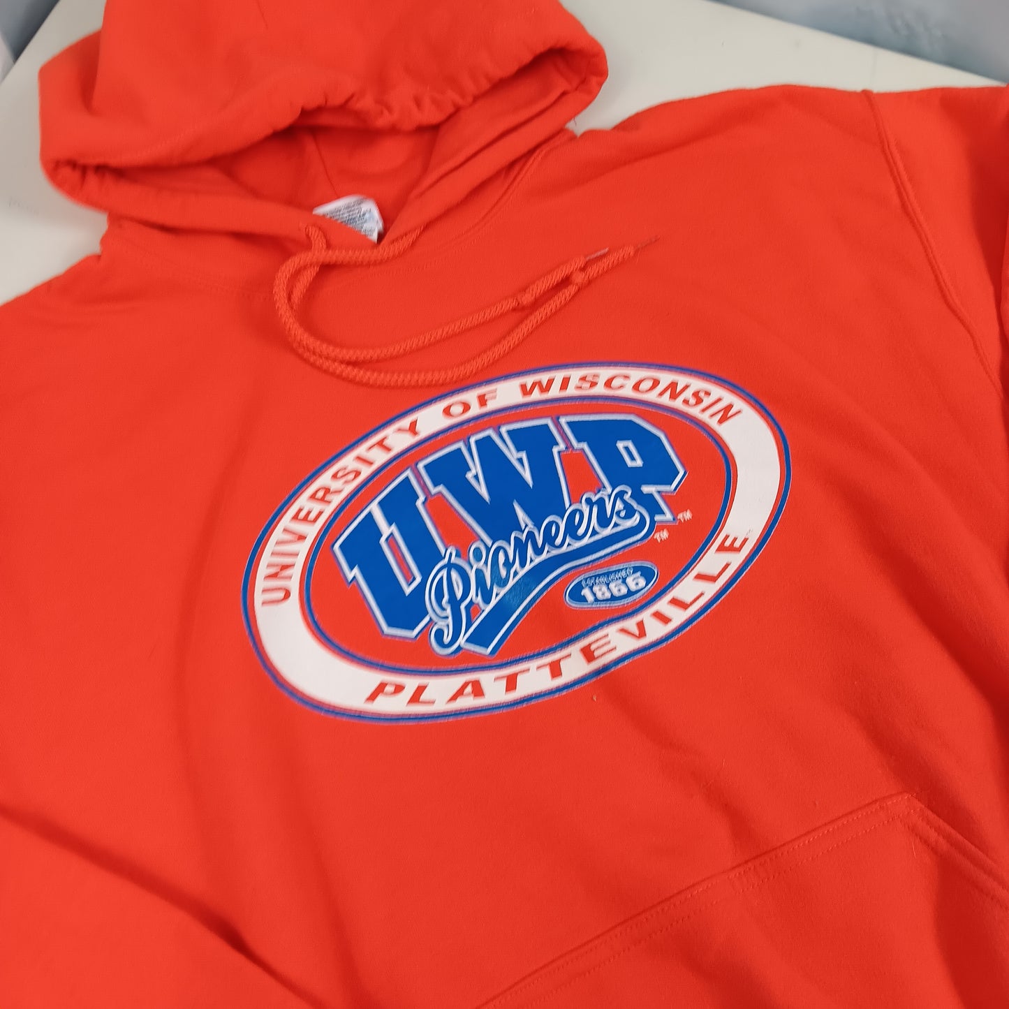 UW Platteville Pioneers Retro Hoodie - Large - Gildan