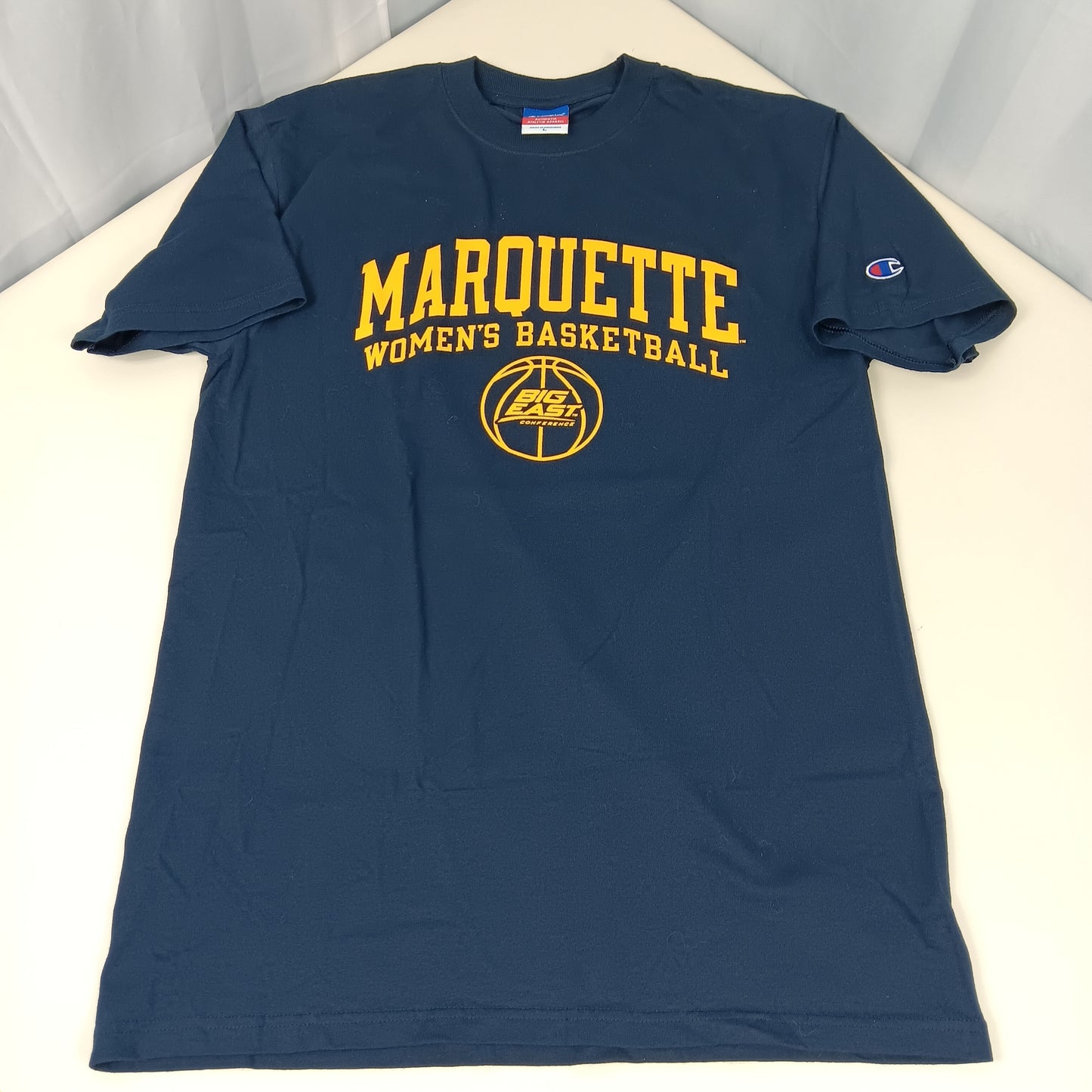 Marquette University Women's Basketball Shirt - Large - Champion