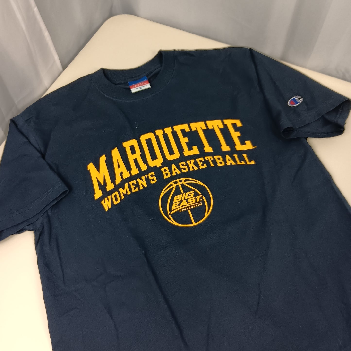 Marquette University Women's Basketball Shirt - Large - Champion
