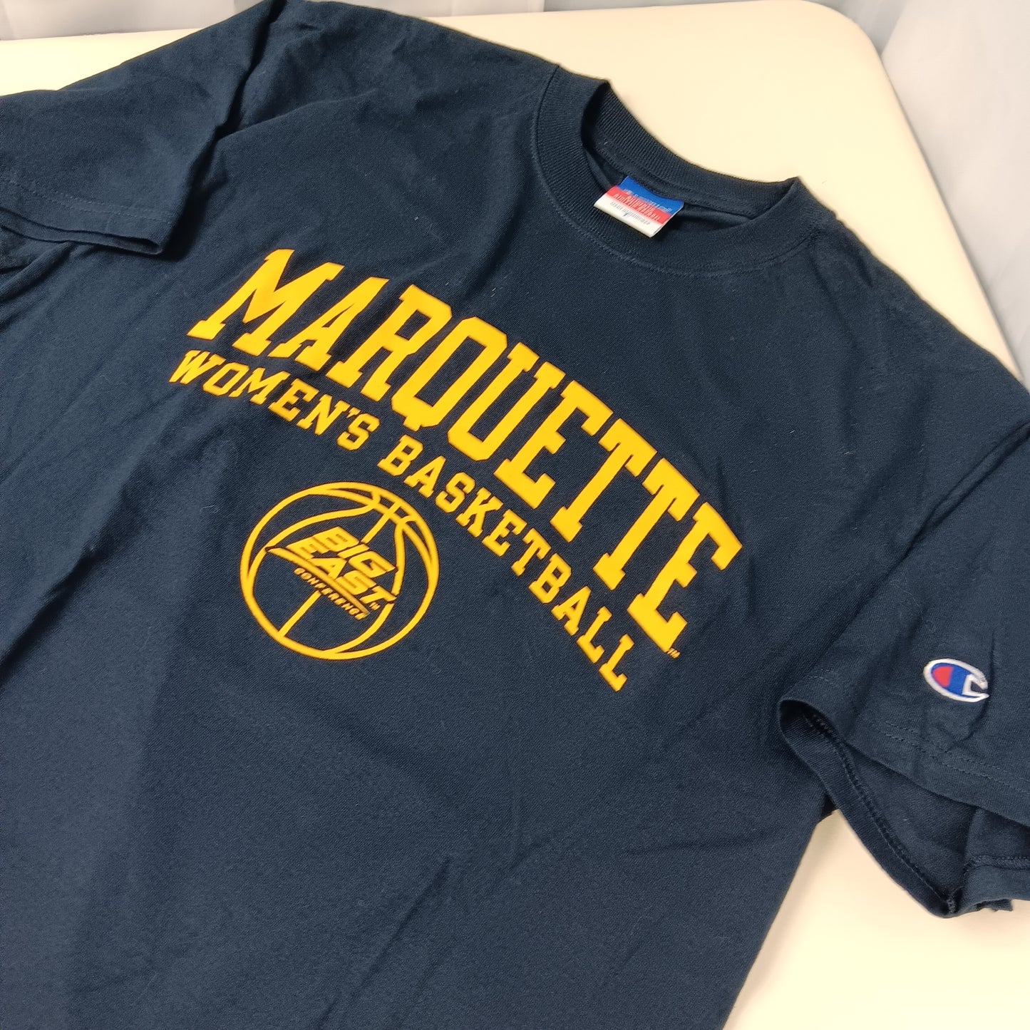 Marquette University Women's Basketball Shirt - Large - Champion