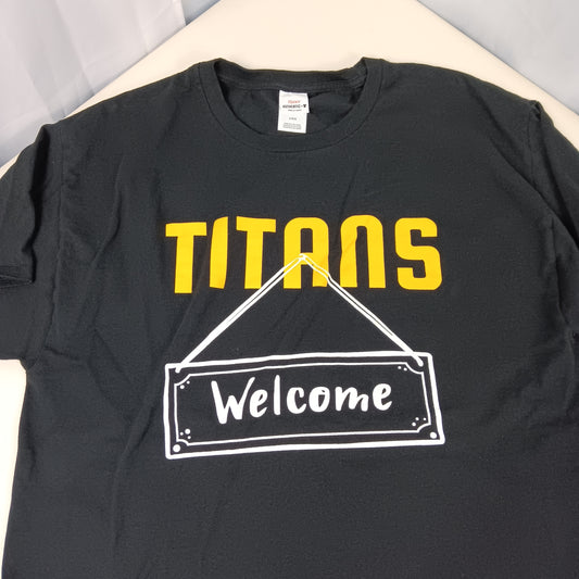 UW Oshkosh Titans Welcome Week Shirt - Large - Hanes