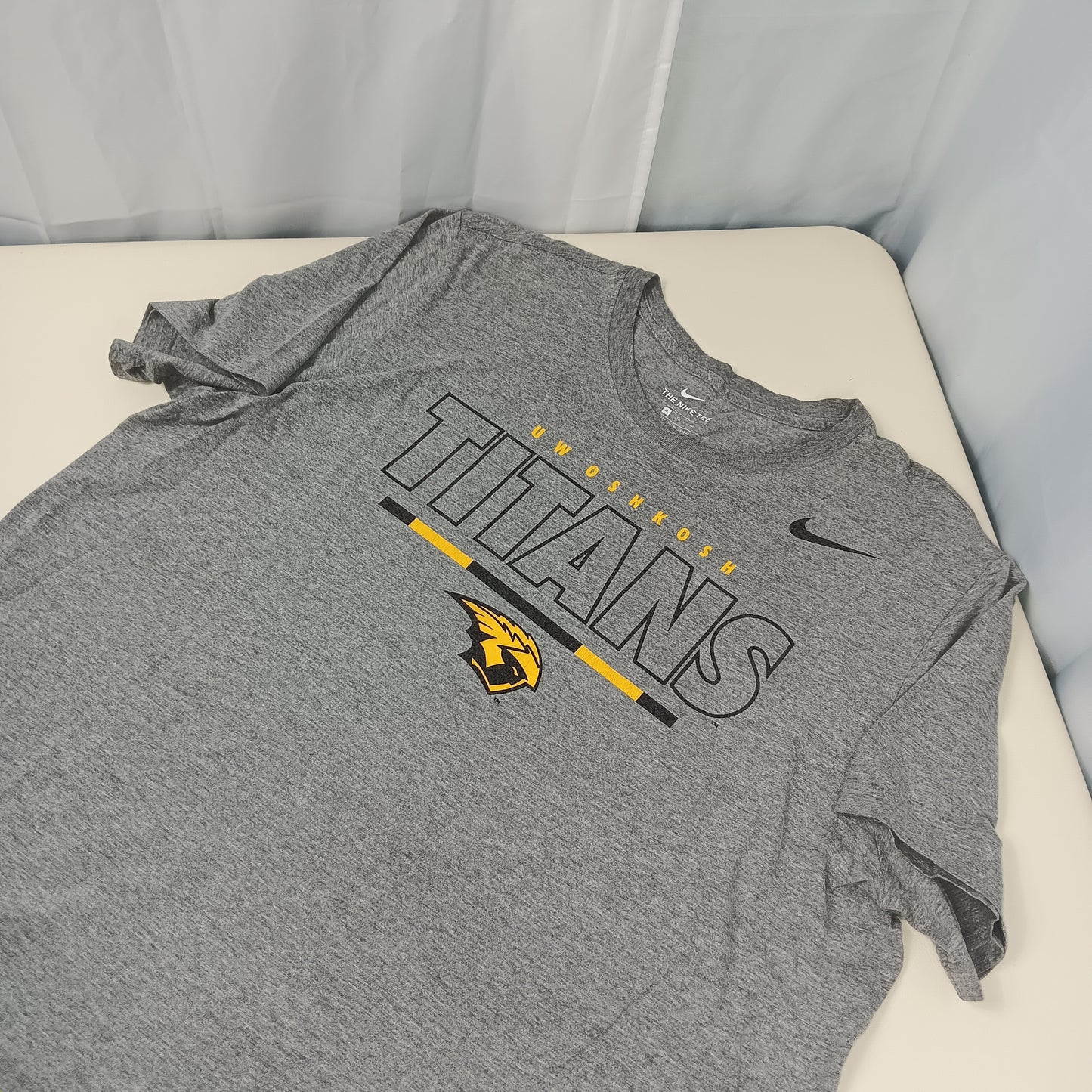 UW Oshkosh Titans Spellout Tee - XL - Nike