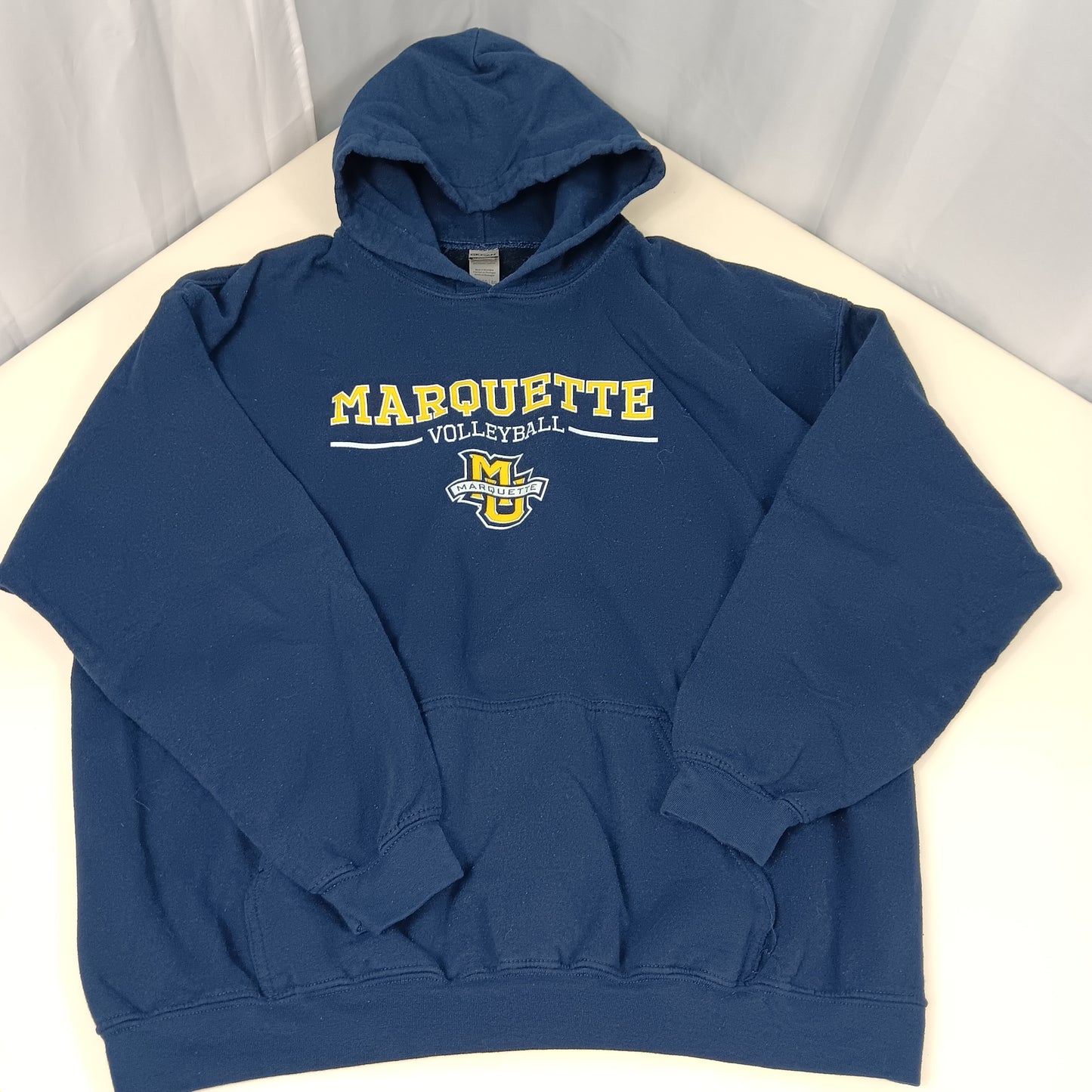 Marquette University Volleyball Hoodie - XL = Gildan