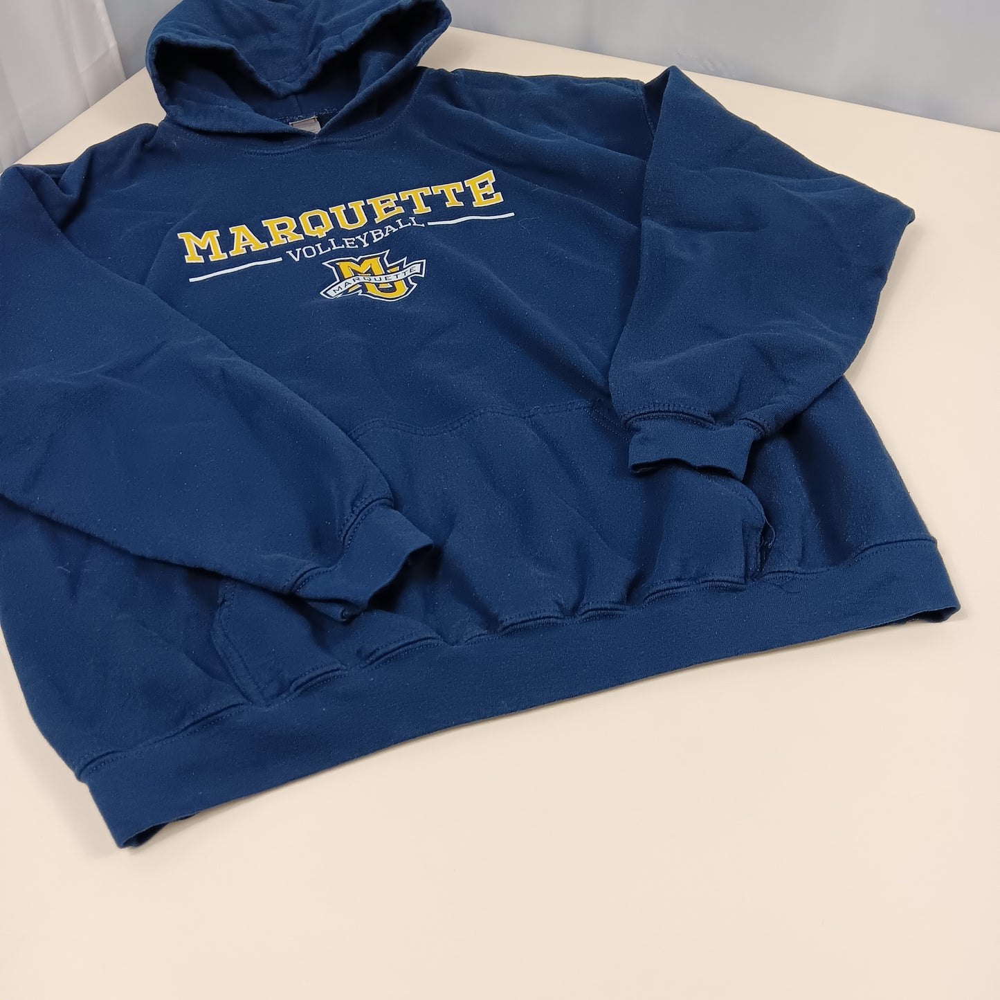 Marquette University Volleyball Hoodie - XL = Gildan