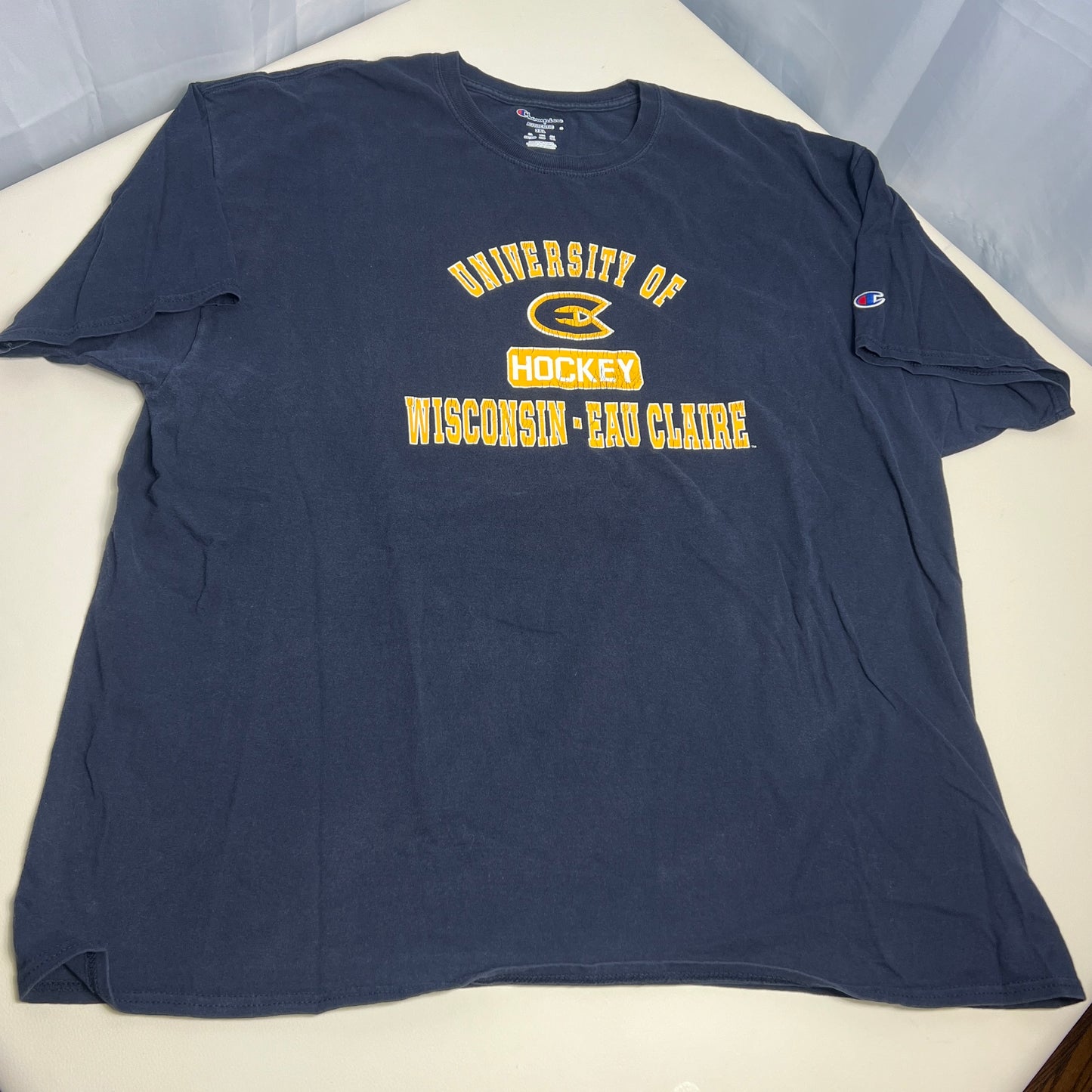 UW Eau Claire Blugolds Hockey T-Shirt - XXLarge - Champion