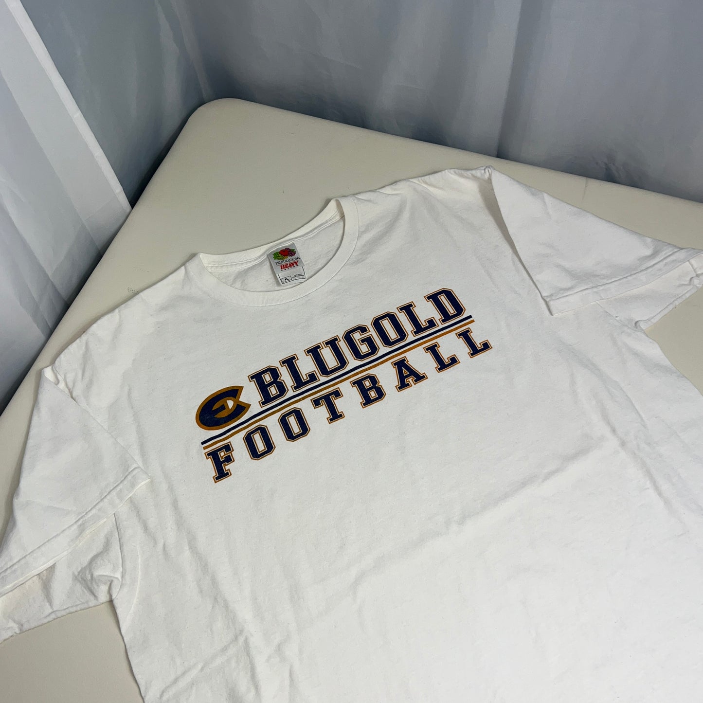 UW Eau Claire Blugolds Vintage Football T-Shirt - X-Large - Fruit of the Loom